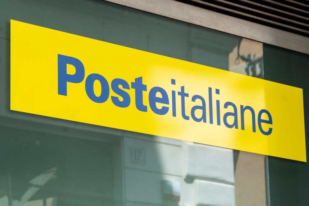 Poste Italiane - logo fuori da ufficio postale