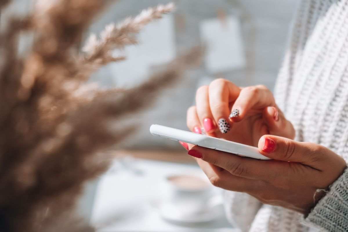 Usare telefono al mattino