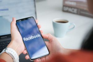 Facebook, perché conviene disattivare questa funzione sugli account