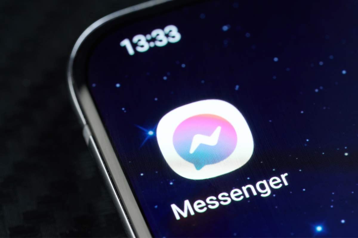 Facebook Messenger - icona app su schermo smartphone