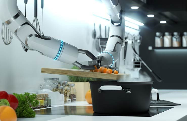 mani robotiche preparano cibo in cucina