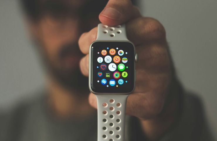 Chiudere app su Apple Watch