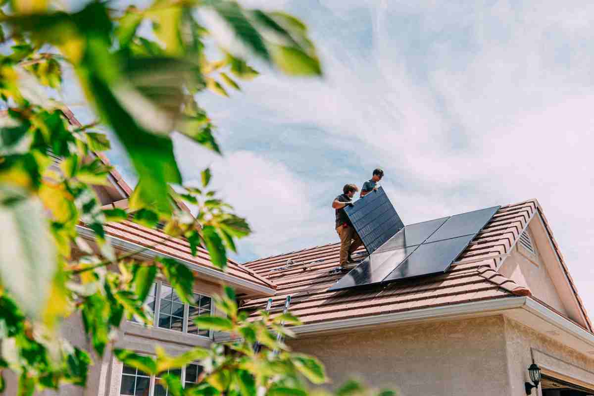 Pannelli solari troppo costosi, ecco come costruirne uno in casa