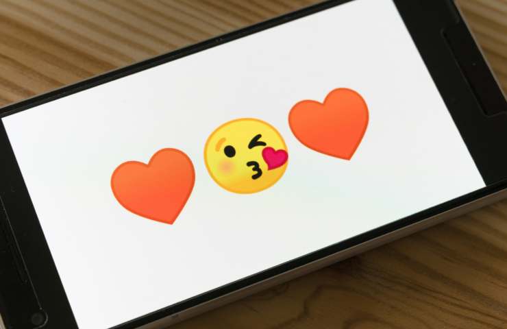 mani smartphone emoji semplici
