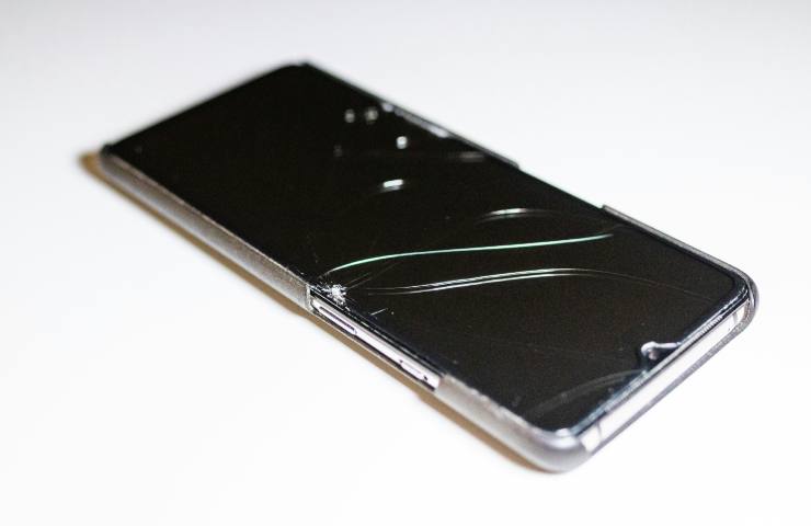 smartphone vetro rotto 