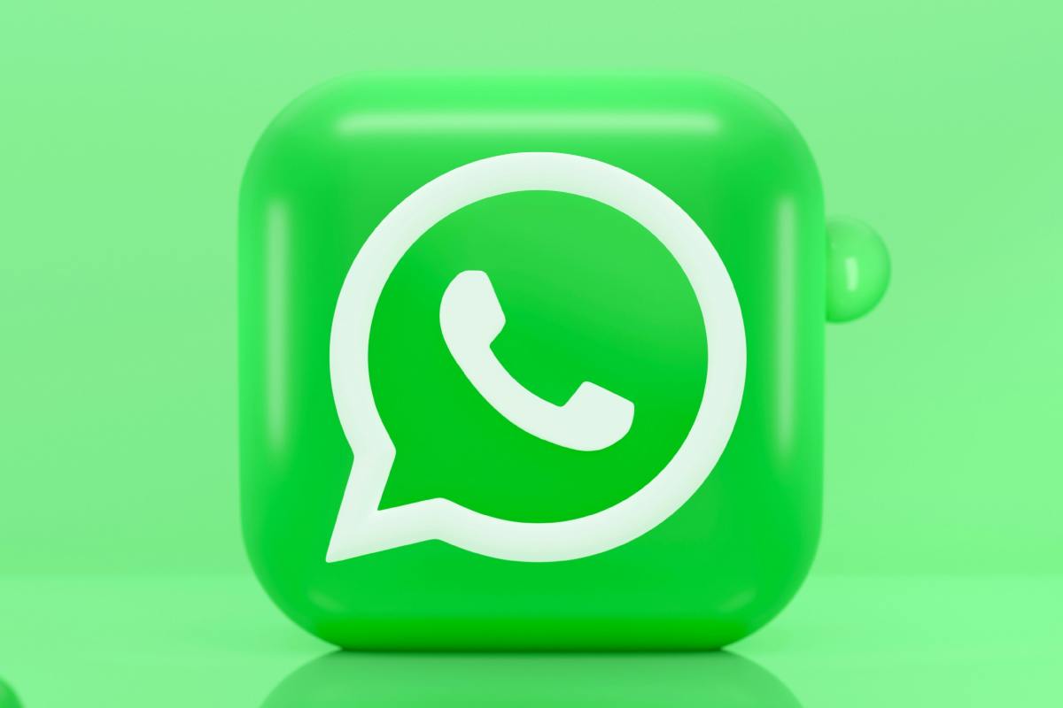 whatsapp logo chiaro