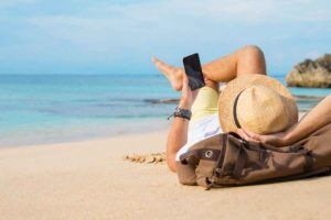 Utilizzare lo smartphone in spiaggia