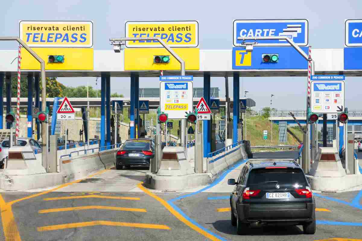 Si può licenziare un lavoratore usando le informazioni del Telepass? Cosa dice la legge