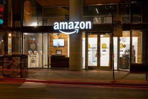 Amazon, l'importante annuncio che mette in guardia i clienti: "Attenti"