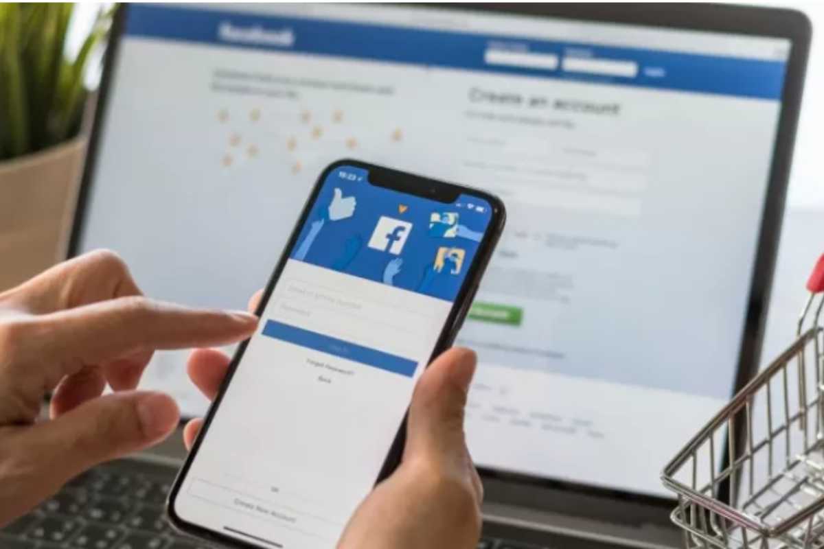 Entrare su Facebook tramite smartphone e pc