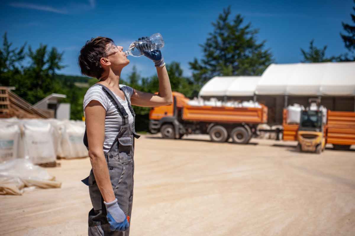 Caldo estremo, come sono tutelati i lavoratori in Italia e cosa prevede la legge