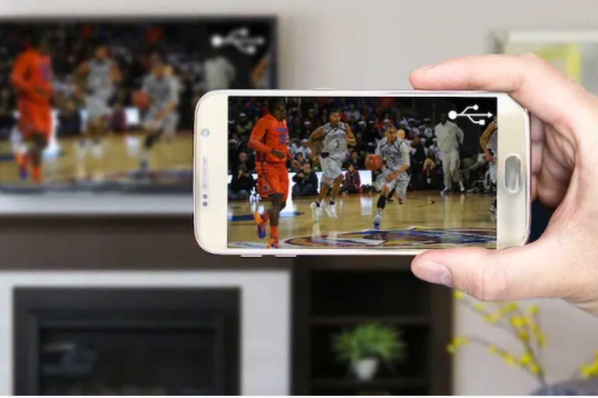 Vedere una partita di basket sullo smartphone attraverso la tv