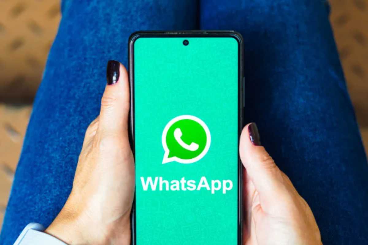 Signora utilizza WhatsApp