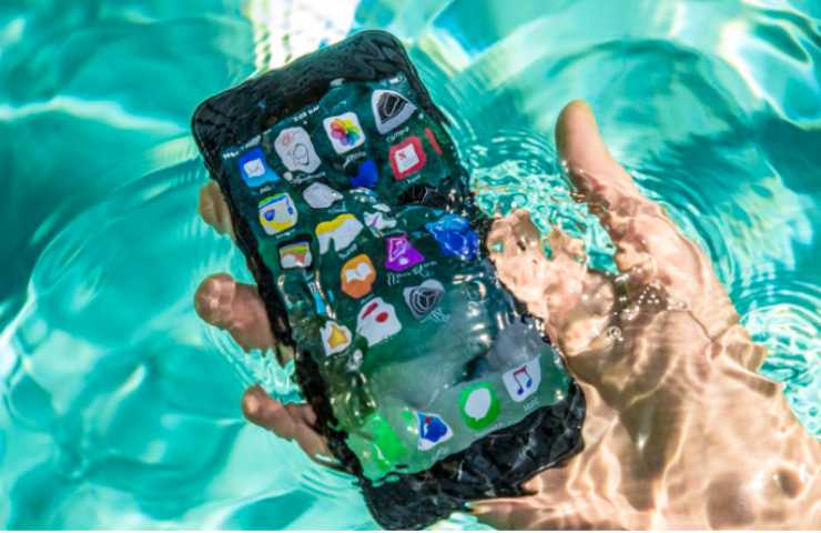 iPhone nel mare